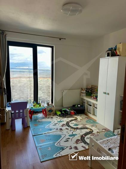 Apartament cu 3 camere semidecomandat, mobilat în Europa