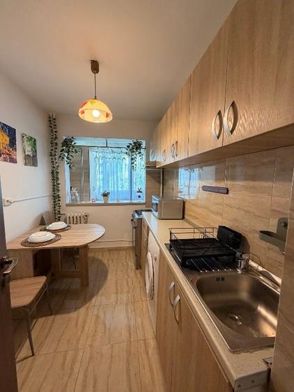 Apartament cu 2 camere semidecomandat, mobilat în Dristor