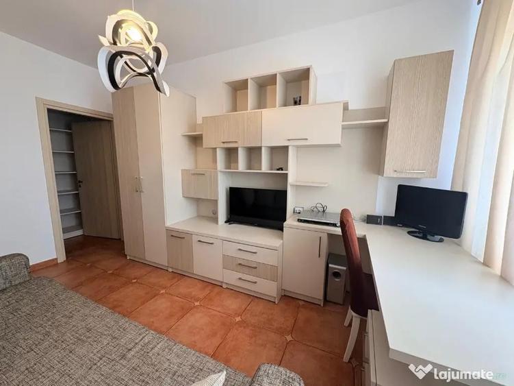 Apartament cu 3 camere semidecomandat în Central