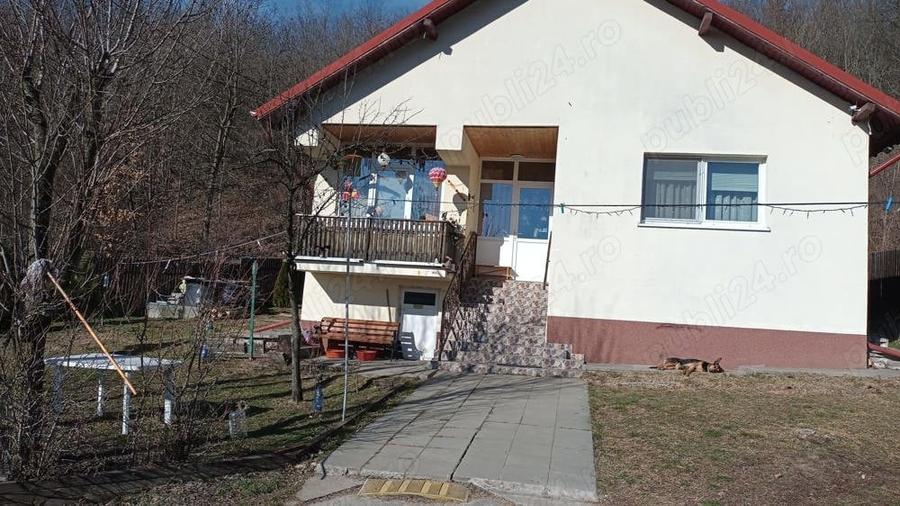 Casă cu 4 camere cu Teren 670 Mp în Topoloveni