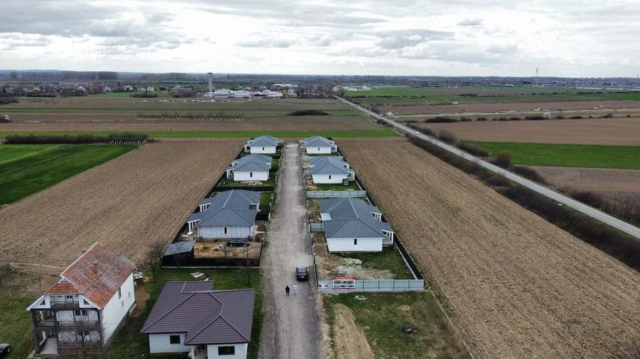 Casă cu 4 camere cu Teren 465 Mp în Odoreu