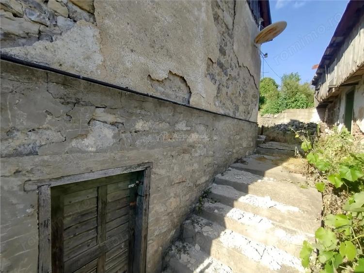 Casă cu 2 camere cu Teren 575 Mp în Vest