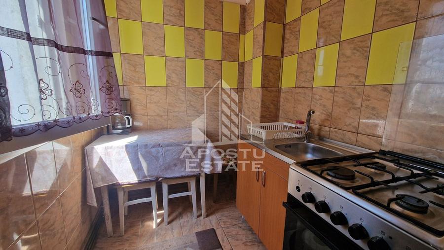 Apartament cu 3 camere semidecomandat în Dacia