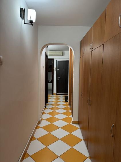 Apartament cu 3 camere decomandat în Uverturii