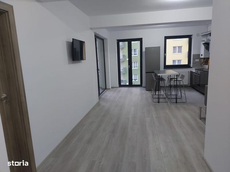 Apartament cu 2 camere decomandat în Tractorul