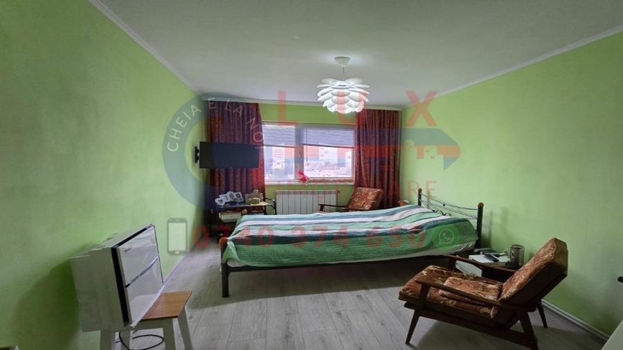 Apartament cu 4 camere decomandat în Central