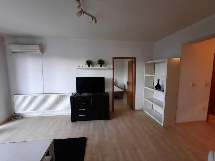 Apartament cu 2 camere semidecomandat în Craiovei