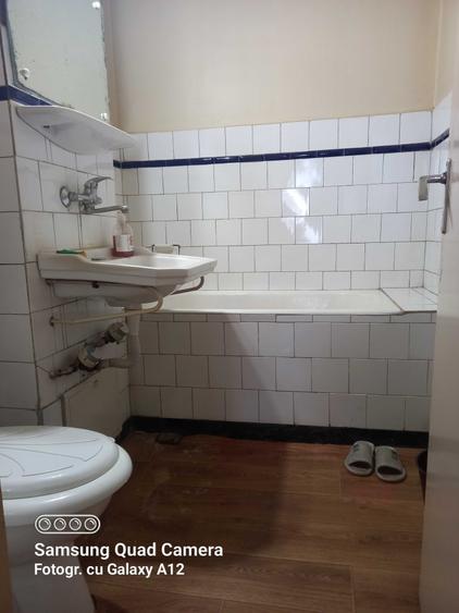Apartament cu 3 camere semidecomandat în Cina