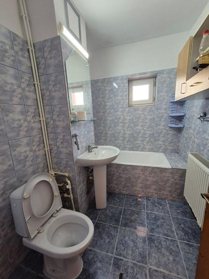 Apartament cu 4 camere decomandat, mobilat în Gara