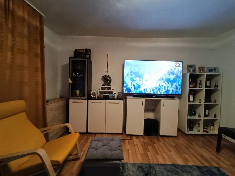 Casă cu Teren 1100 Mp în Izvin