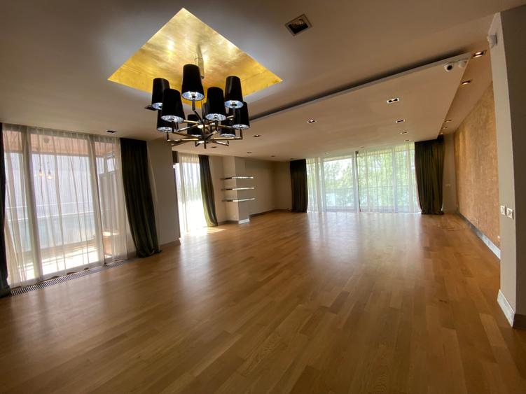 Apartament cu 4 camere în Băneasa