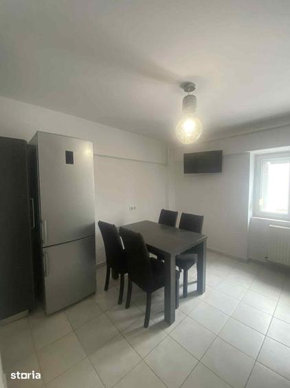 Apartament cu 4 camere decomandat în Soarelui