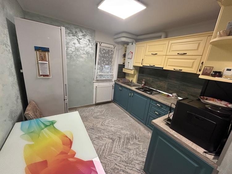 Apartament cu 2 camere semidecomandat în Podu Roș