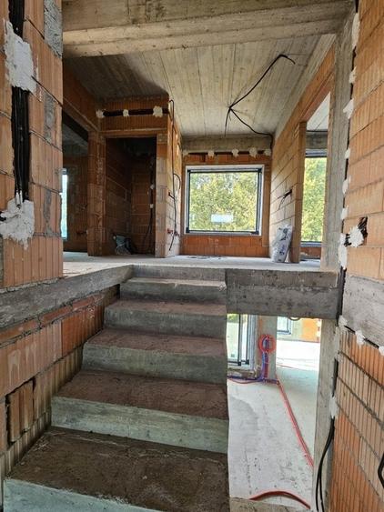 Casă individuală cu 6 camere cu Teren 684 Mp în Băbana