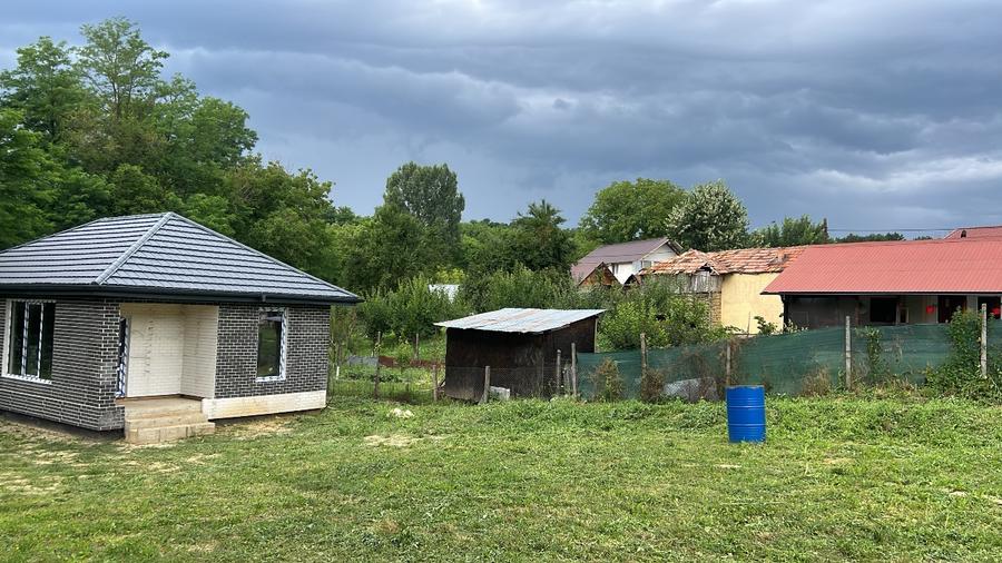Casă individuală cu 3 camere cu Teren 900 Mp în Haleș