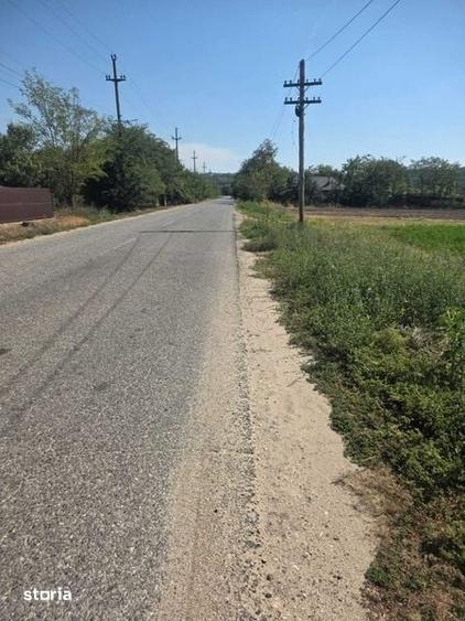 Teren de 4200 mp, în Crângu