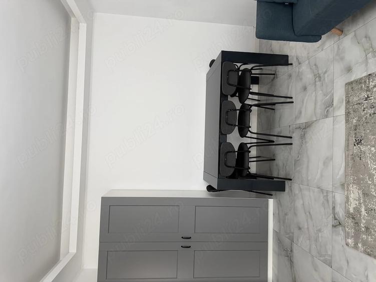 Apartament cu 3 camere semidecomandat în Tineretului