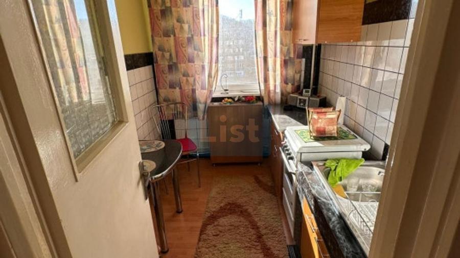 Apartament cu 3 camere semidecomandat în Micro I