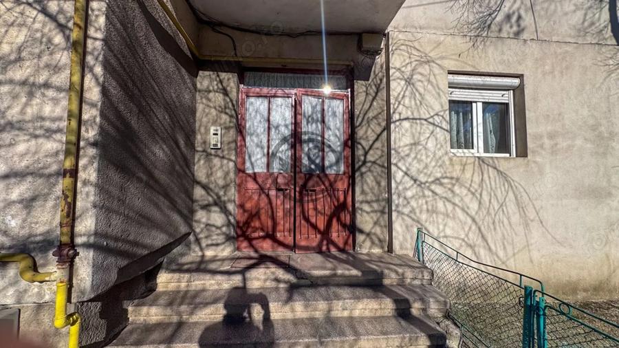 Apartament cu 4 camere decomandat în Central