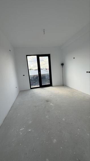 Casă cu 4 camere în Olteni