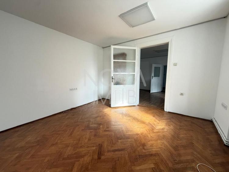 Apartament cu 3 camere nedecomandat în Orașul de Jos