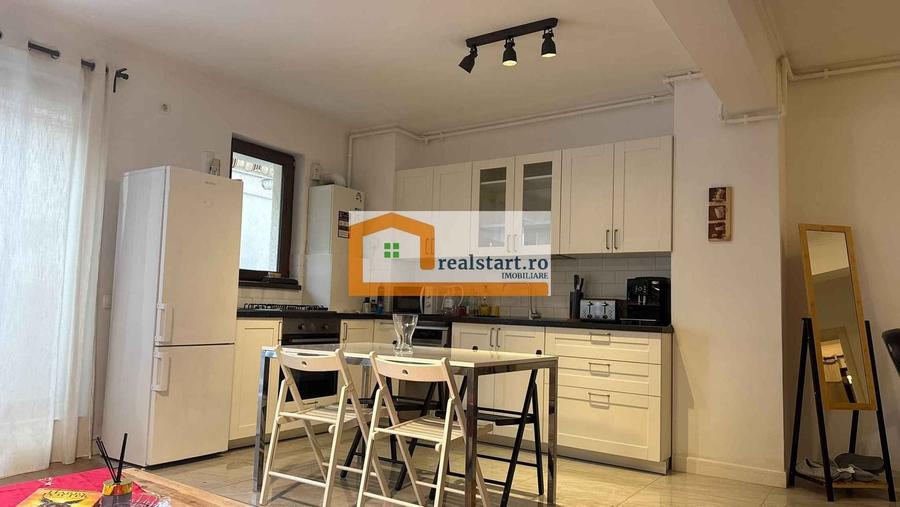 Apartament cu 4 camere decomandat, mobilat în Băneasa