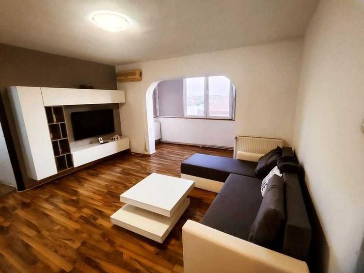 Apartament cu 2 camere decomandat în Lipovei