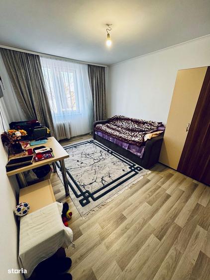 Garsonieră decomandată în Palas