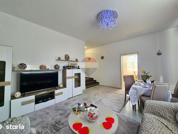 Casă cu 4 camere cu Teren 2575 Mp în Iordăcheanu