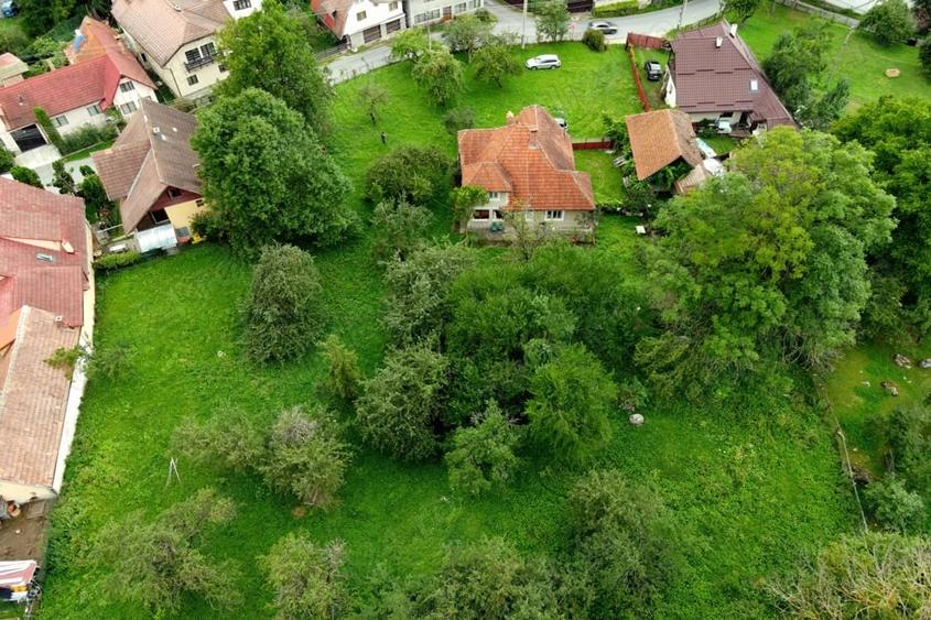 Teren de 4000 mp, în Bran