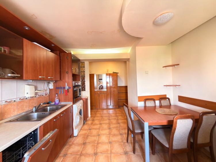 Apartament cu 3 camere semidecomandat în Complex Studențesc
