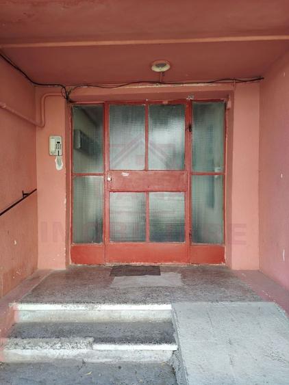 Apartament cu 2 camere semidecomandat, mobilat în Central