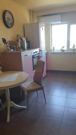 Apartament cu 4 camere semidecomandat în Berceni