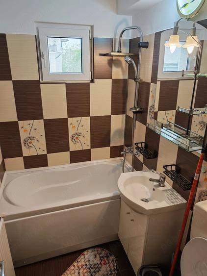 Apartament cu 3 camere semidecomandat în Radu Negru