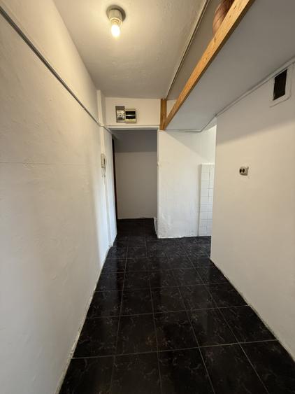 Apartament cu 3 camere semidecomandat în Dacia