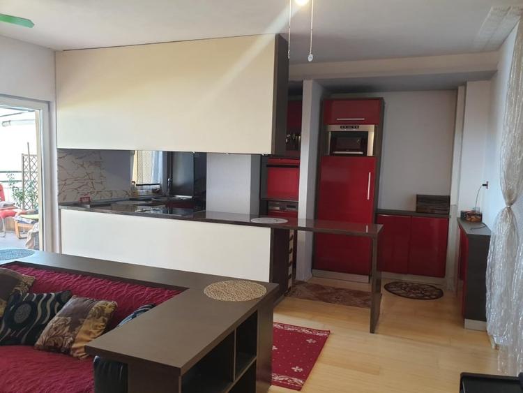 Apartament cu 3 camere decomandat în Zorilor