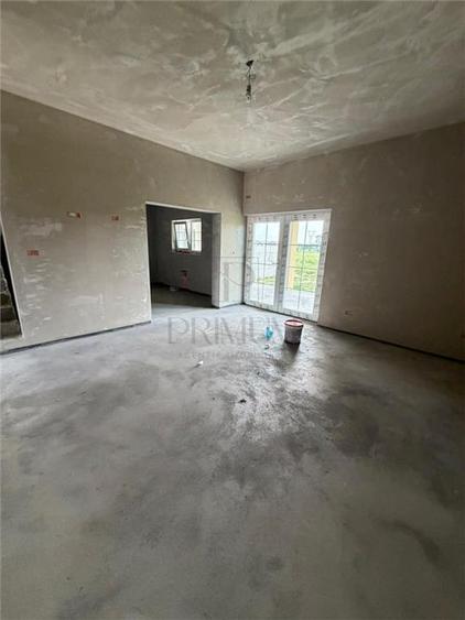 Duplex cu 5 camere cu Canalizare în Moșnița Nouă