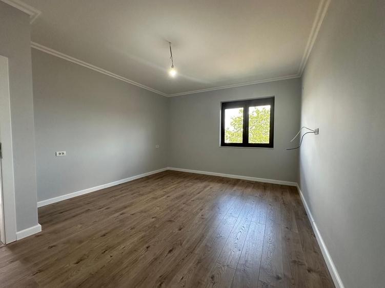 Duplex cu 5 camere cu Canalizare în Dumbrăvița