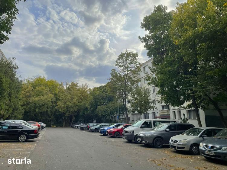 Apartament cu 3 camere decomandat în Berceni