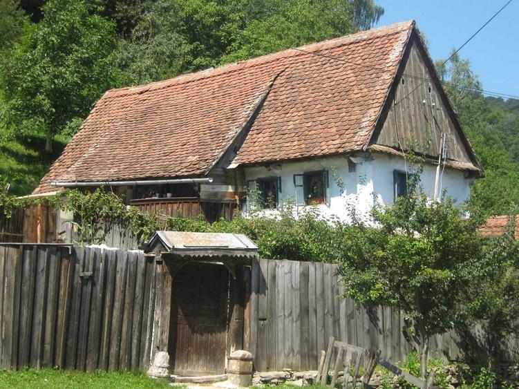 Casă cu 3 camere în Fântânele
