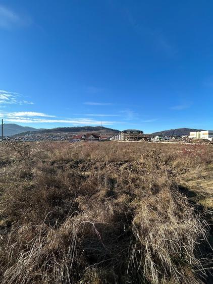 Teren Construcții intravilan de 714 mp, în Est