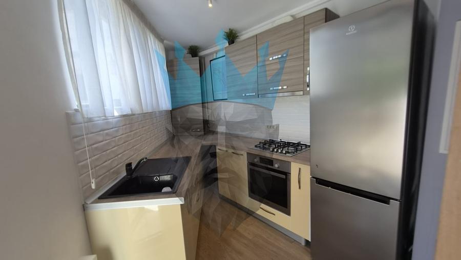 Apartament cu 2 camere decomandat, mobilat în P-ța Victoriei