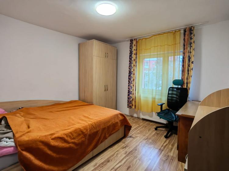 Apartament cu 4 camere decomandat în Zorilor