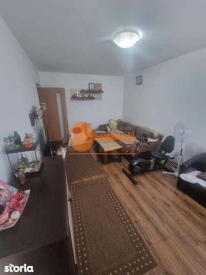 Apartament cu 3 camere decomandat în Crângași