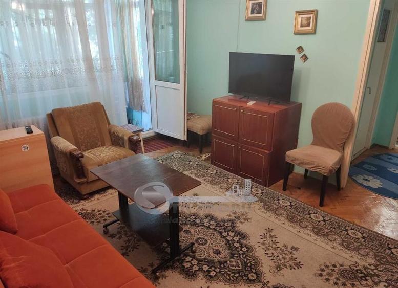 Apartament cu 2 camere semidecomandat în Podul de Piatră