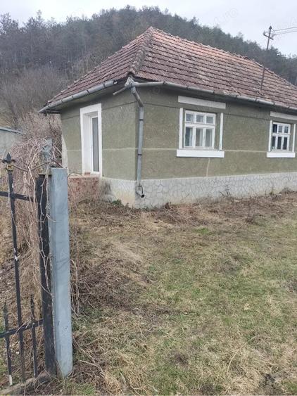Casă cu 2 camere în Diviciorii Mari