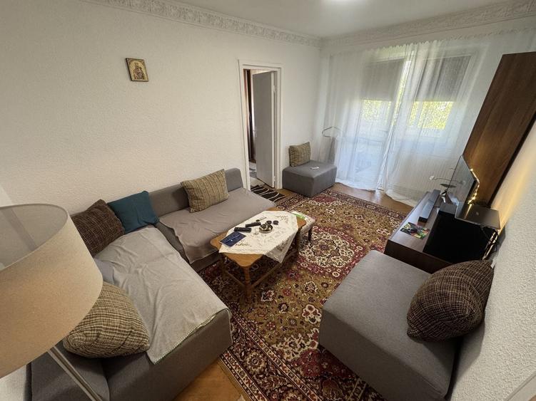 Apartament cu 2 camere semidecomandat, mobilat în Tomis Nord