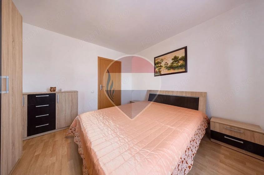 Apartament cu 3 camere decomandat în Tractorul