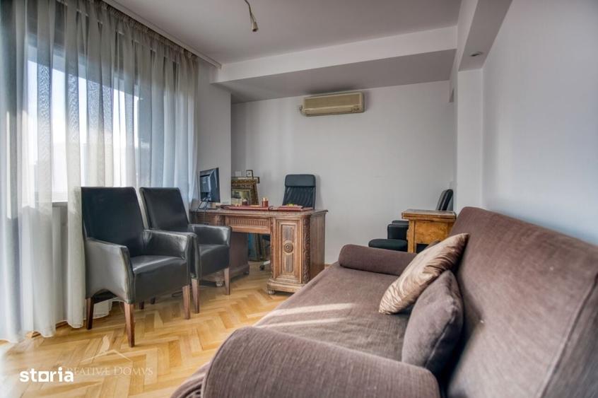 Apartament cu 4 camere în Universitate