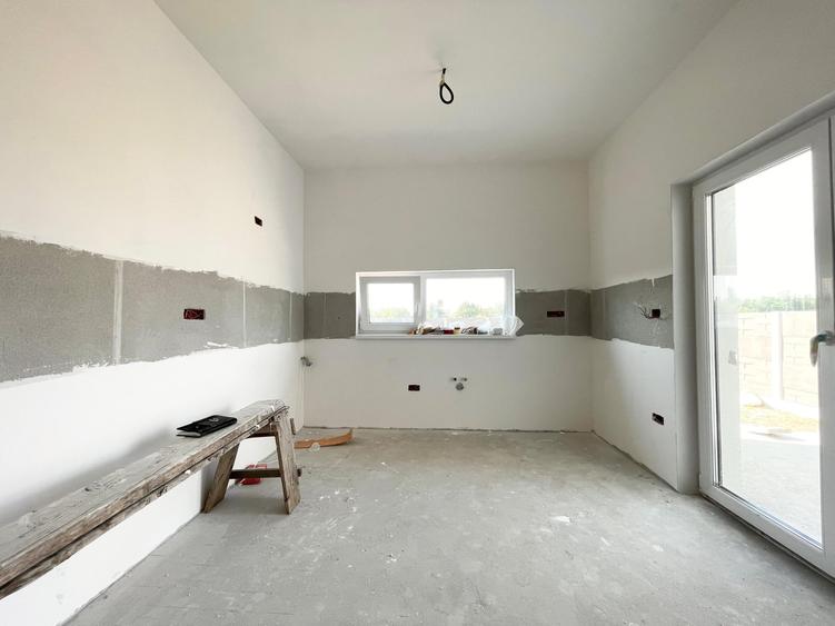 Duplex cu 4 camere cu Canalizare în Moșnița Nouă